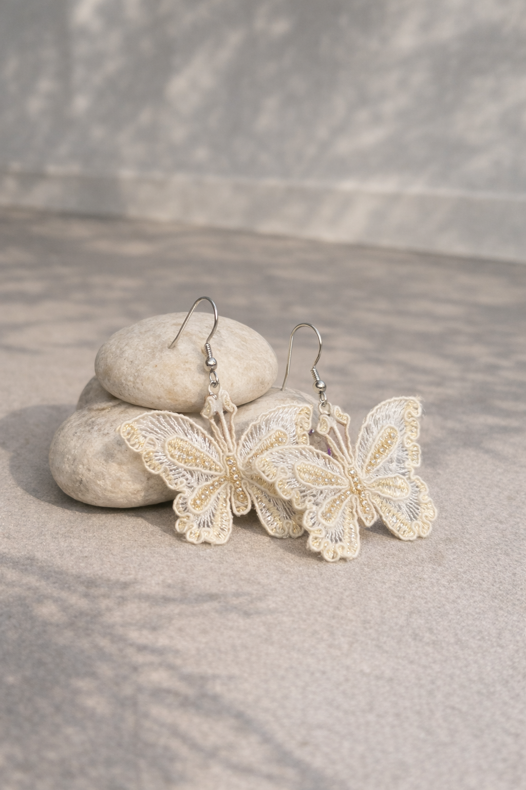 Дизайнерски бродирани обеци “IVORY MILESTONE”