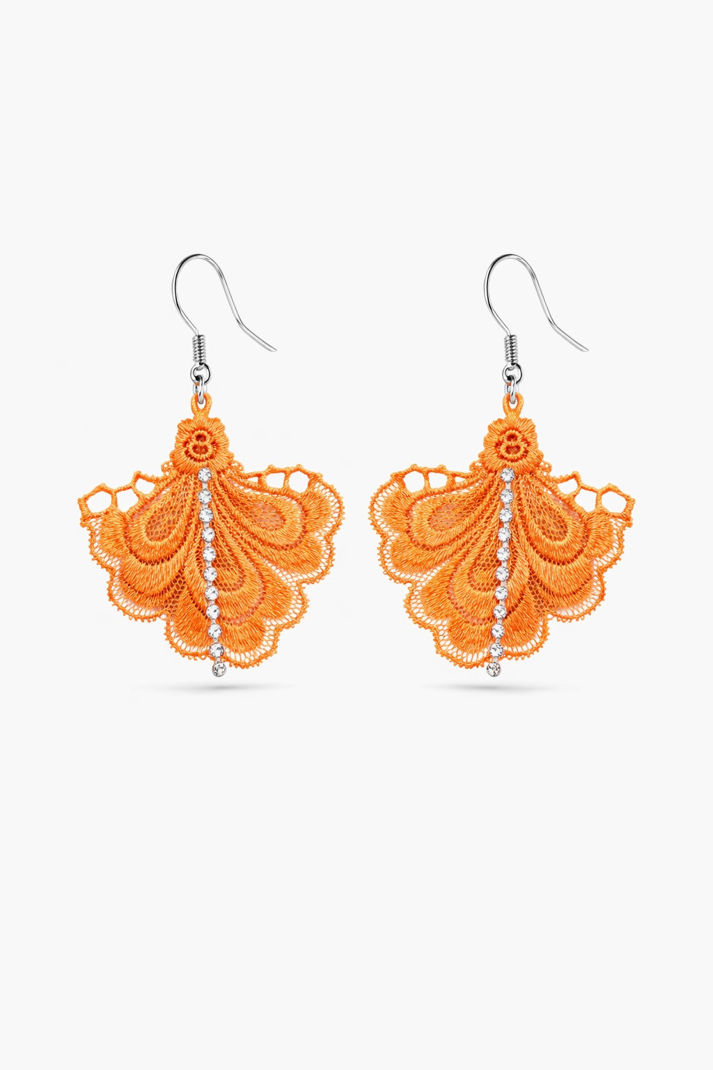 Дизайнерските дантелени обеци „Maliea Stone" са съвършеното съчетание на ръчна изработка и луксозен детайл – създадени в България