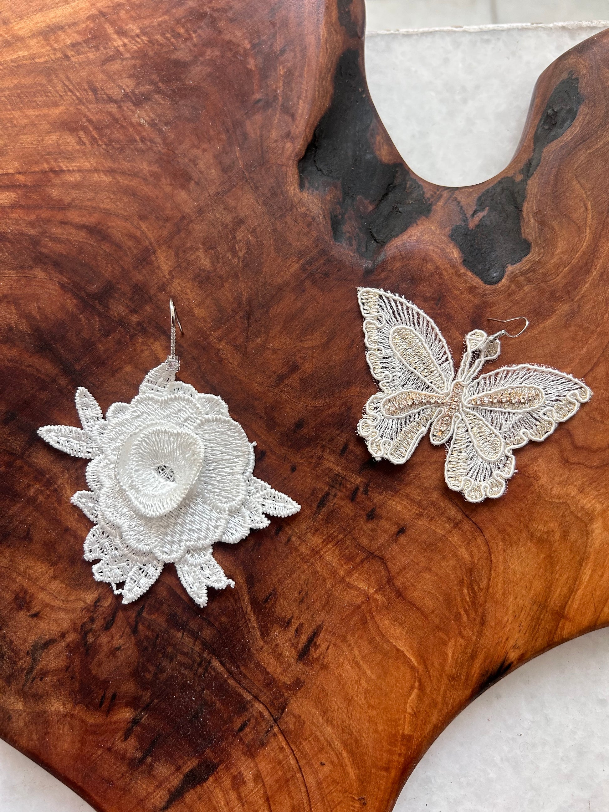 Дантелени обеци “WHITE STONES”