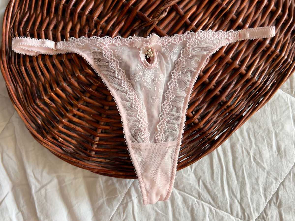 Sexy Thong Луксозна прашка “Peachy Vibe”