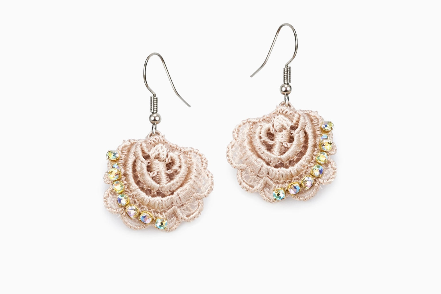 дантелени обеци