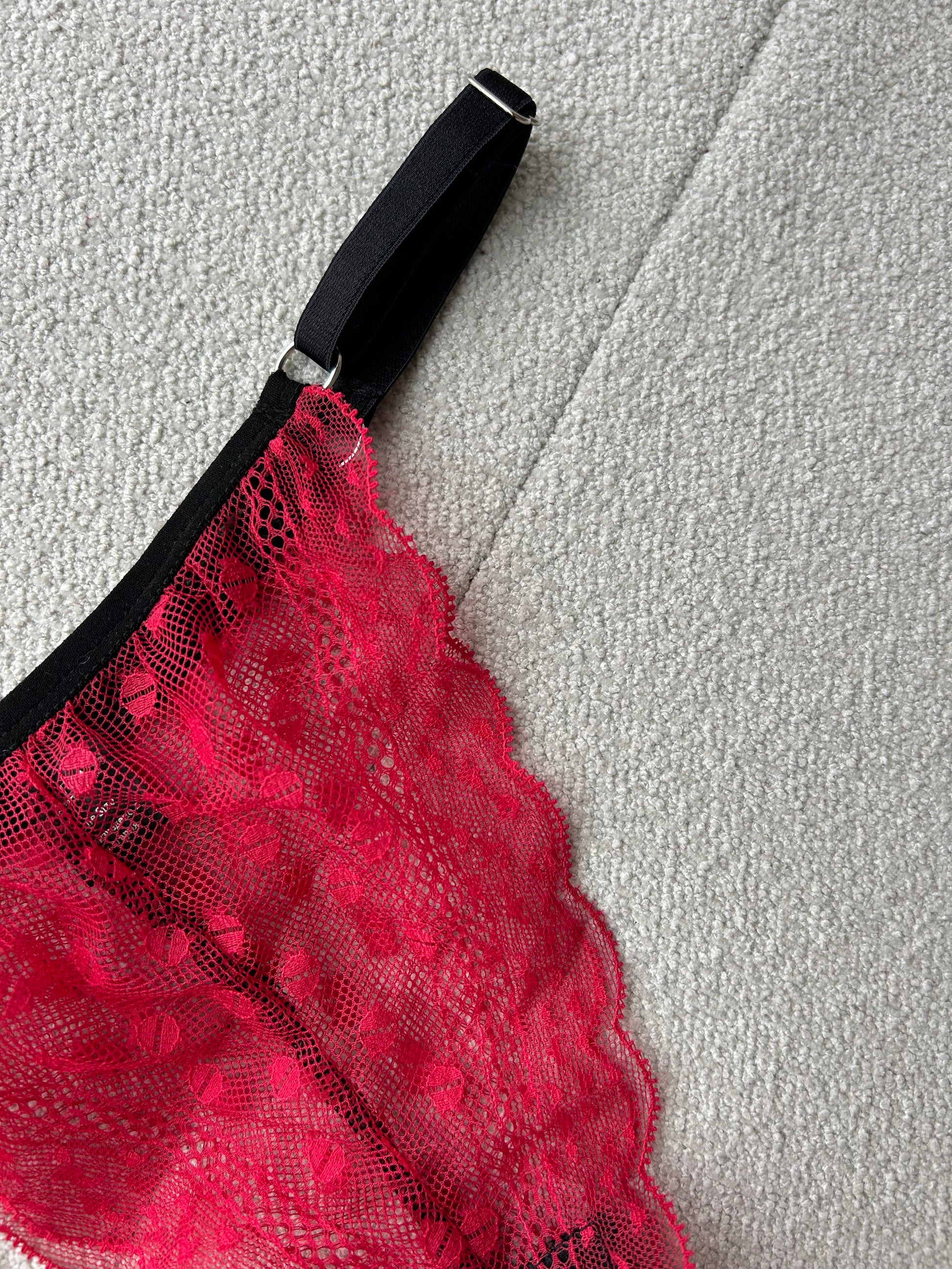 Lace lingerie set Дантелен сет от две части  "She is the Fantasy"