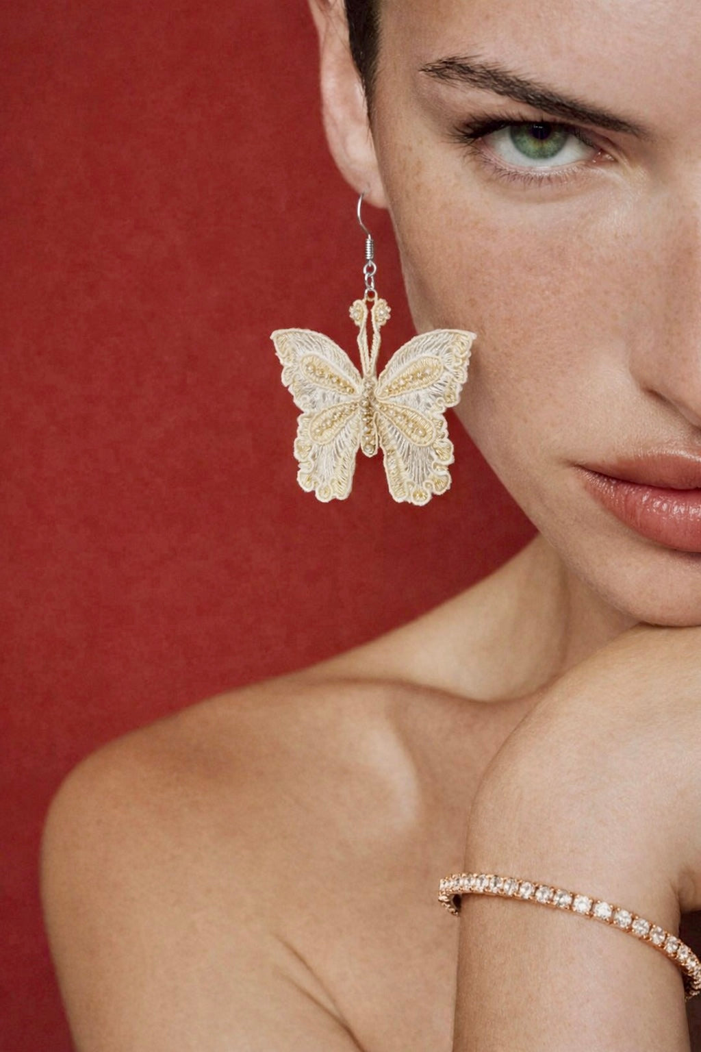 дантелени обеци