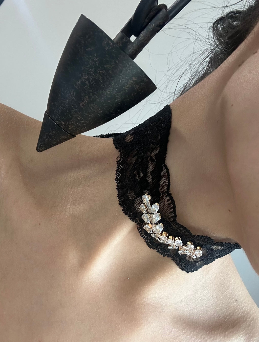 Дантелен чокър с камъни “BLACK STONE”