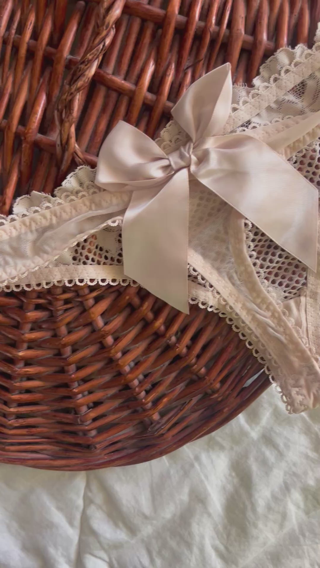 Луксозна прашка с панделка “Nude Elegance”